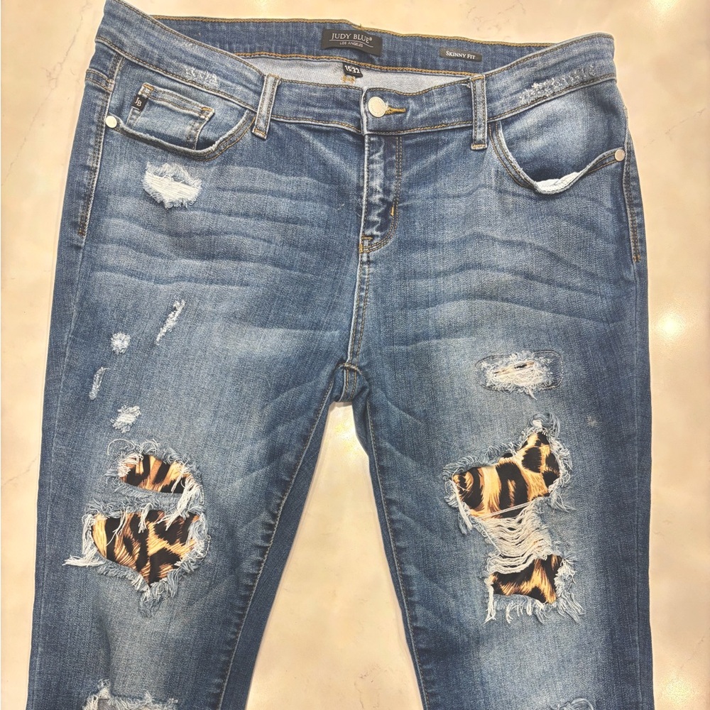 BARIATRIC SURGERY SALE! Size 15/32
Judy Blue skinny destructed/cheetah. Only $33